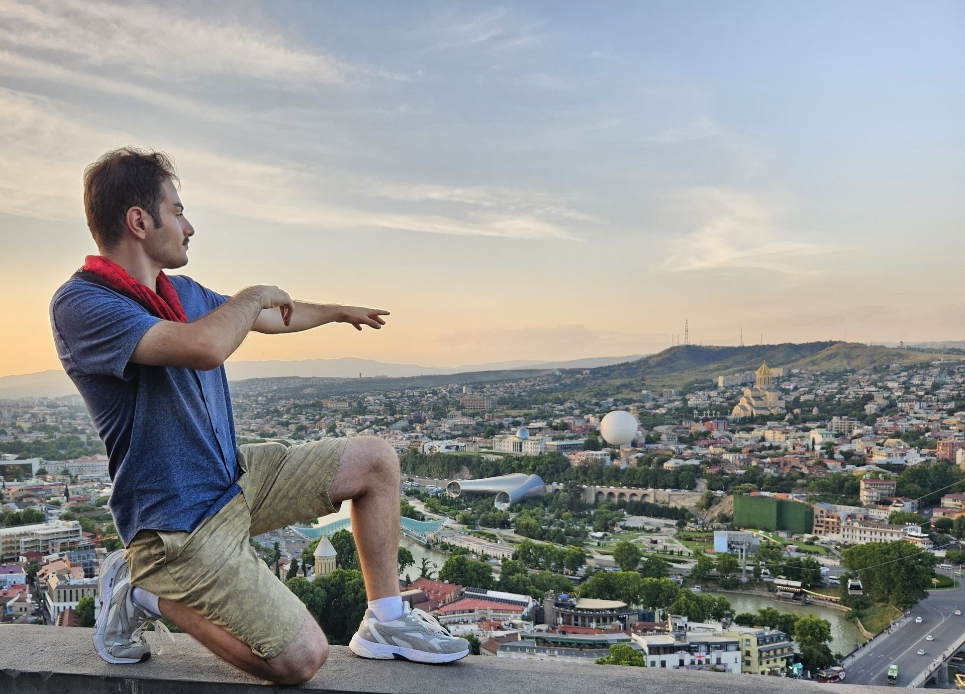 Tbilisi: Evening Walking Tour with Optional Wine & Boat Ride